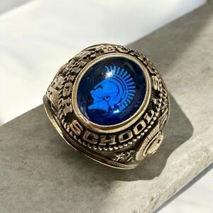 Vintage 10k yellow gold 1976 high school men ring size 9